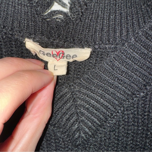 ✨$8!✨GeeGee Black V-Neck Distressed Frayed Hem Rib Knit Sweater - Picture 2 of 6